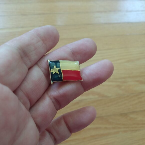 Vintage Texas Alamo USA Lapel Hat Pins Lot of 4 Yellowed Damaged AS IS - Picture 7 of 11